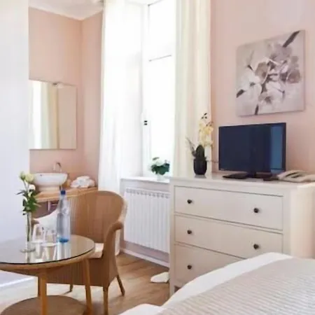 Buchholz Downtown Szálloda 3*