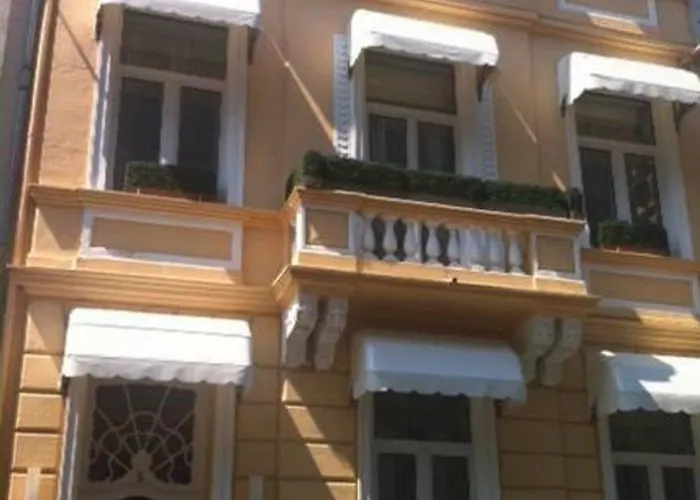 Buchholz Downtown 3*